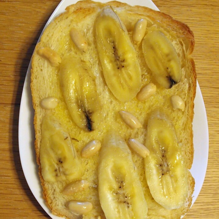 バナナとピーナッツのトースト